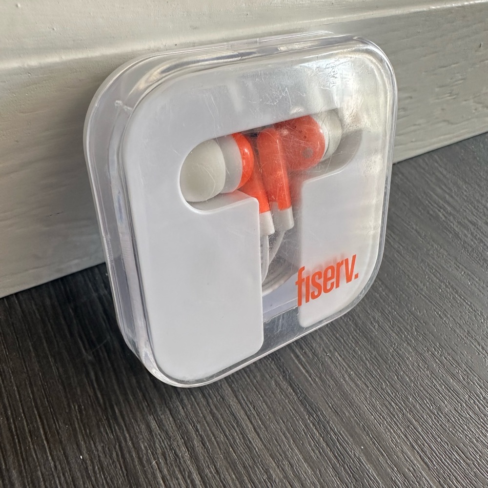Pair of orange and white headphones - new and never used - Picture 3 of 3